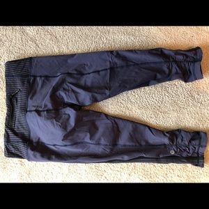 Lululemon cropped yoga pants